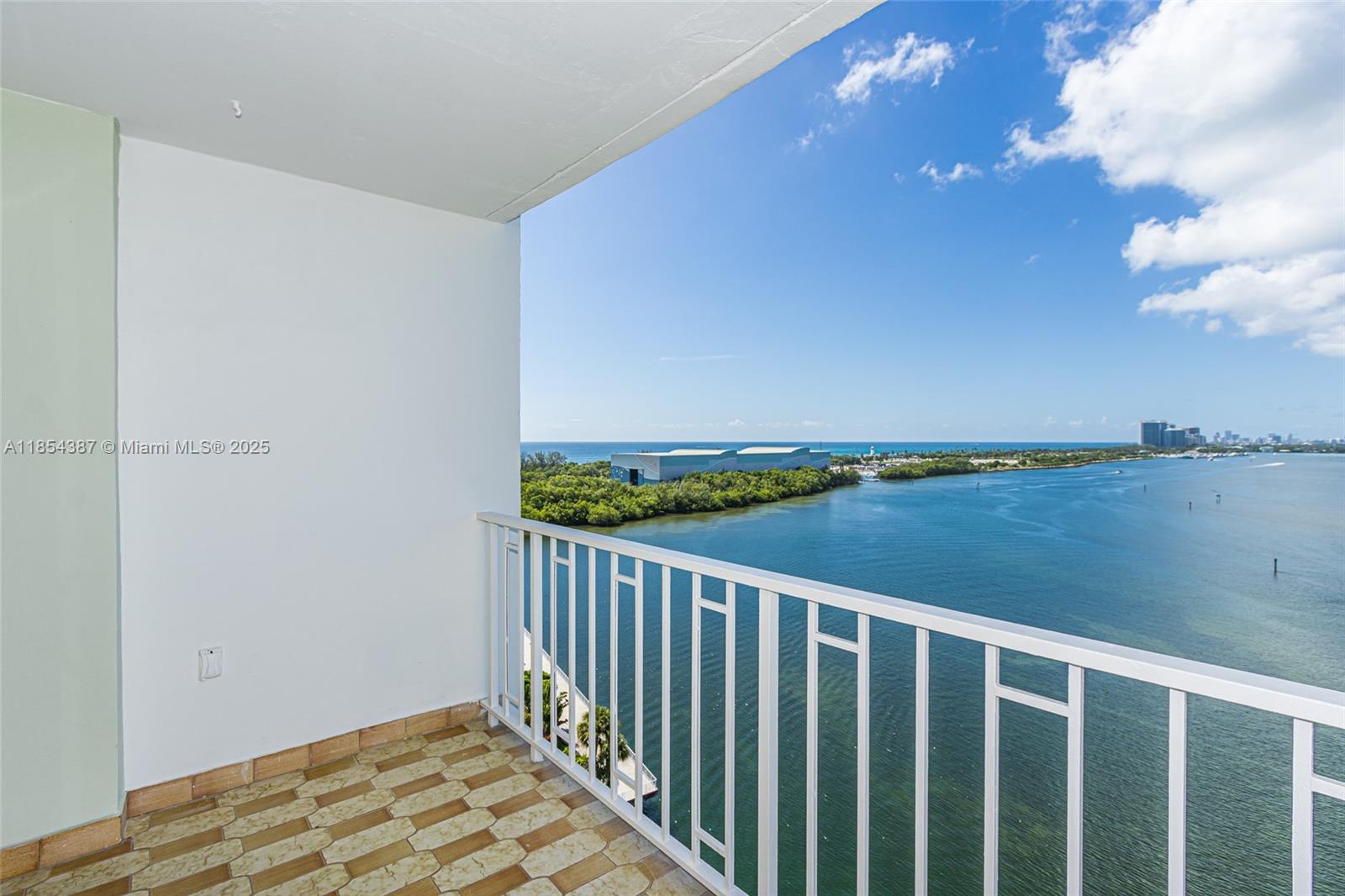 Ver detalles 1220 2 / 2 1120 sq. ft. $ 2025-08-07 0 foto