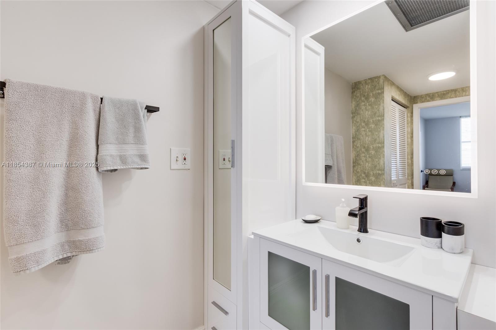 Ver detalles 1220 2 / 2 1120 sq. ft. $ 2025-08-07 0 foto