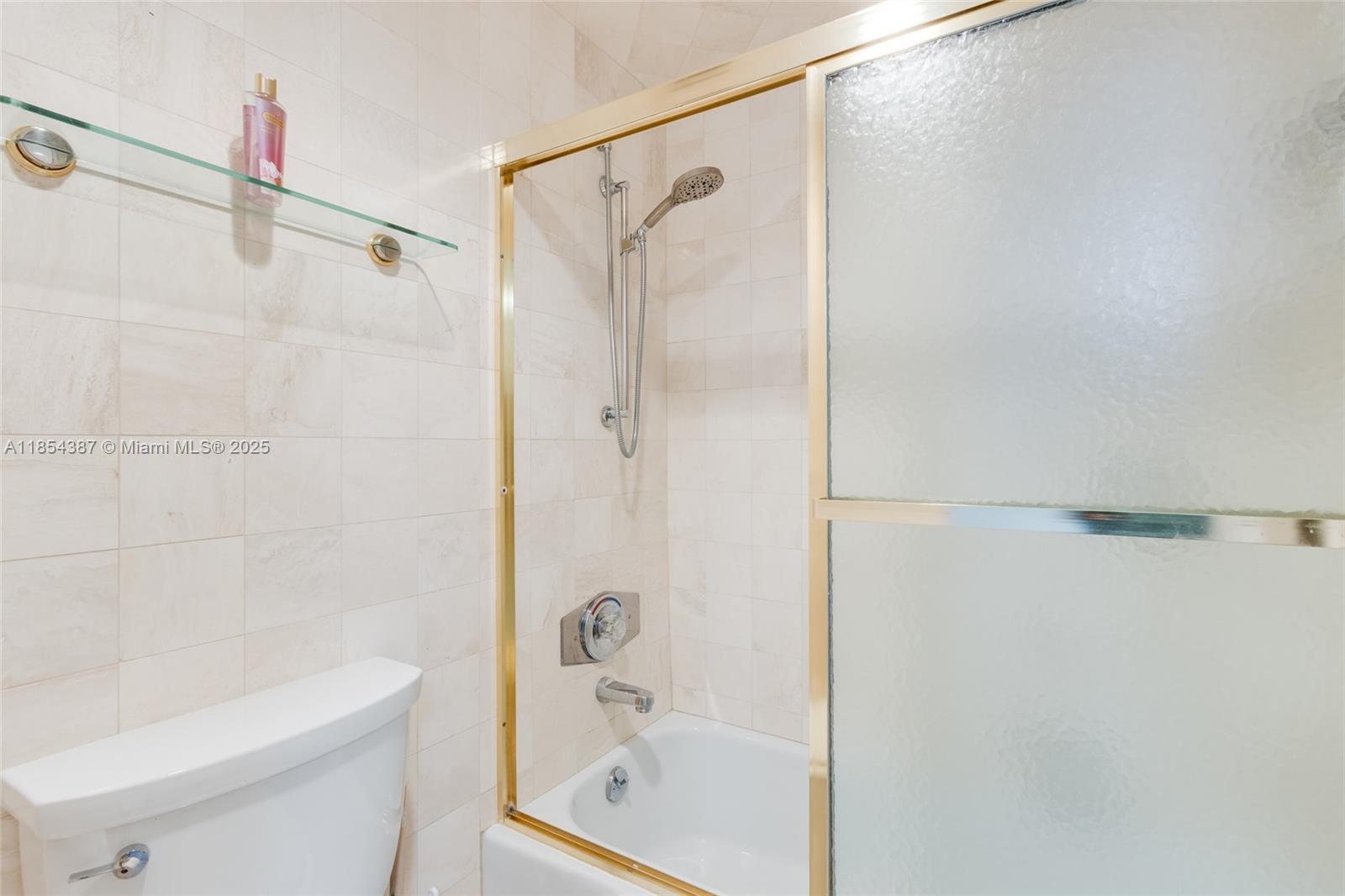 Ver detalles 1220 2 / 2 1120 sq. ft. $ 2025-08-07 0 foto