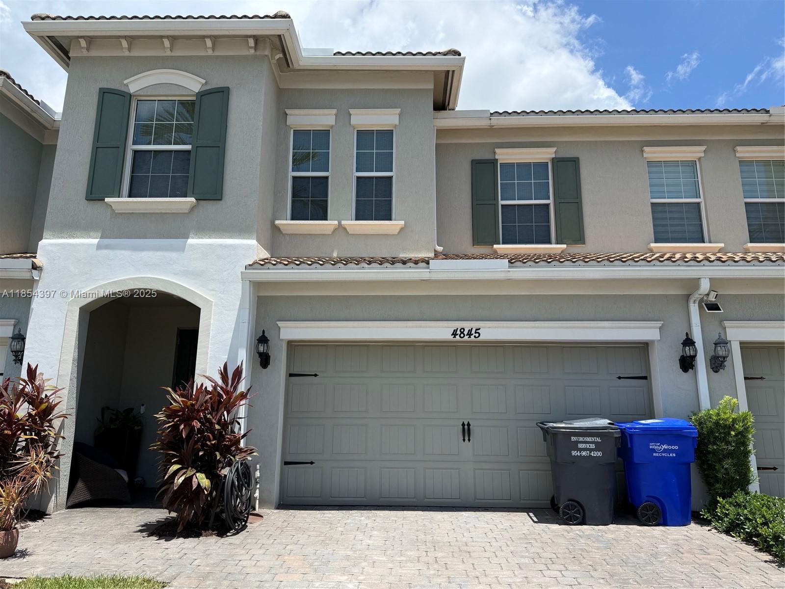 See details 4845 3 / 3 1929 sq. ft. $ 2025-08-07 0 Photo