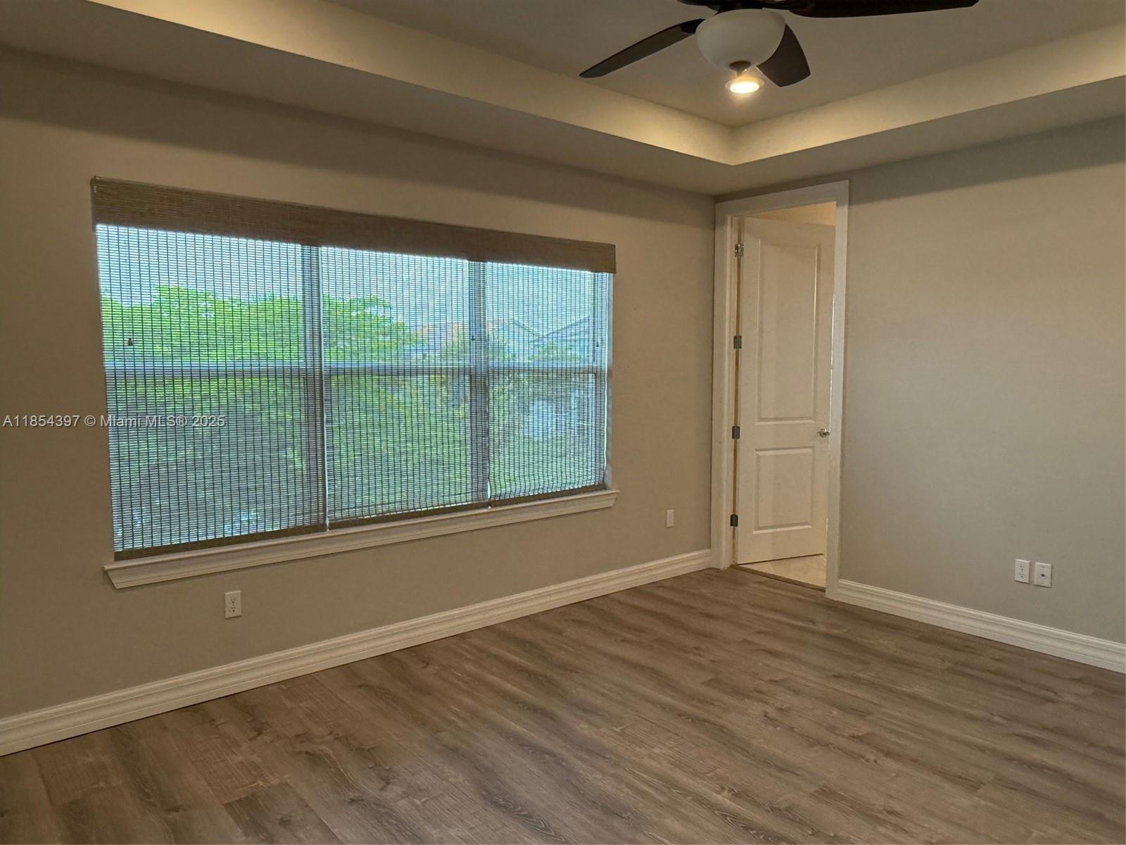 See details 4845 3 / 3 1929 sq. ft. $ 2025-08-07 0 Photo