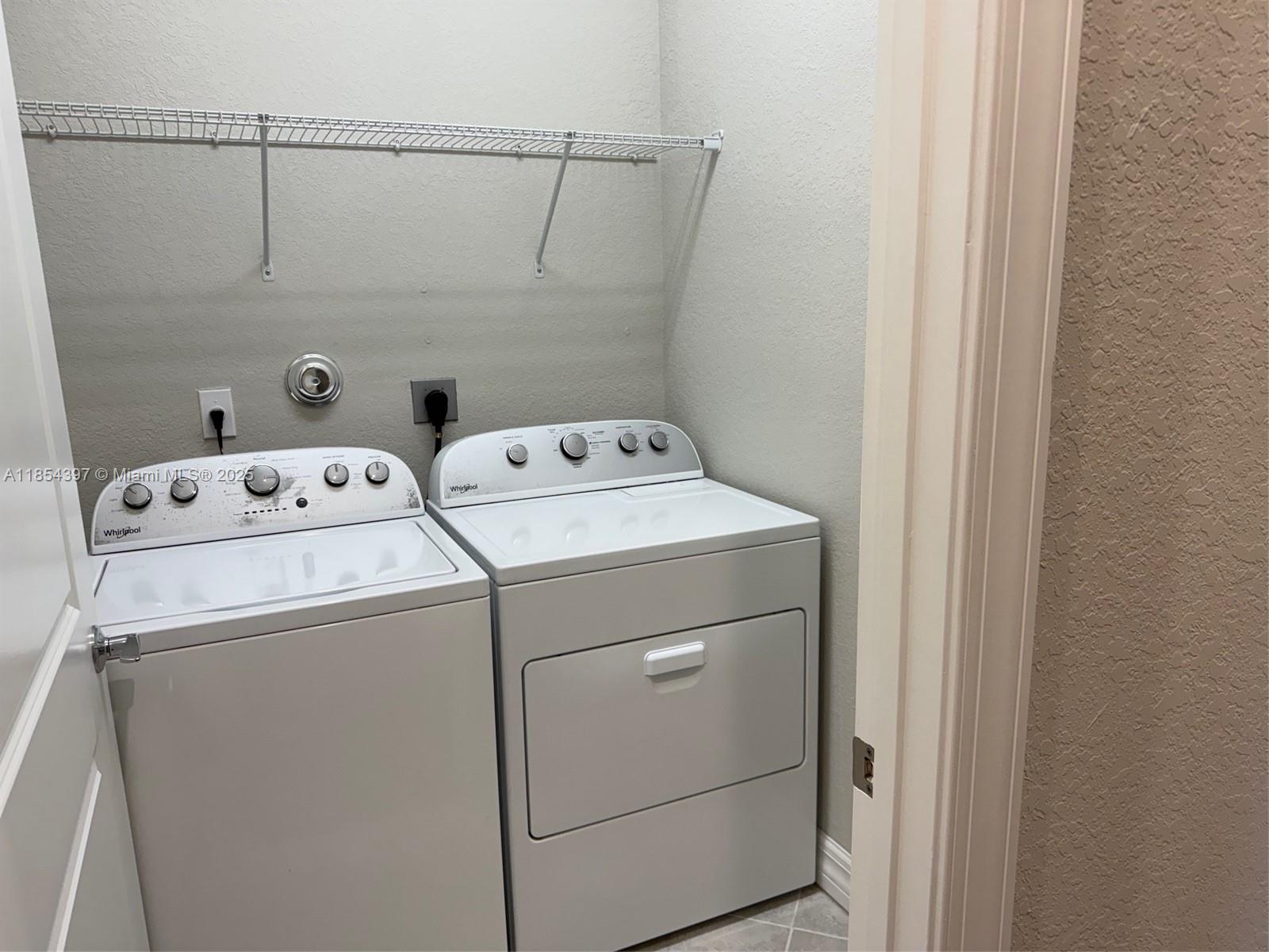See details 4845 3 / 3 1929 sq. ft. $ 2025-08-07 0 Photo