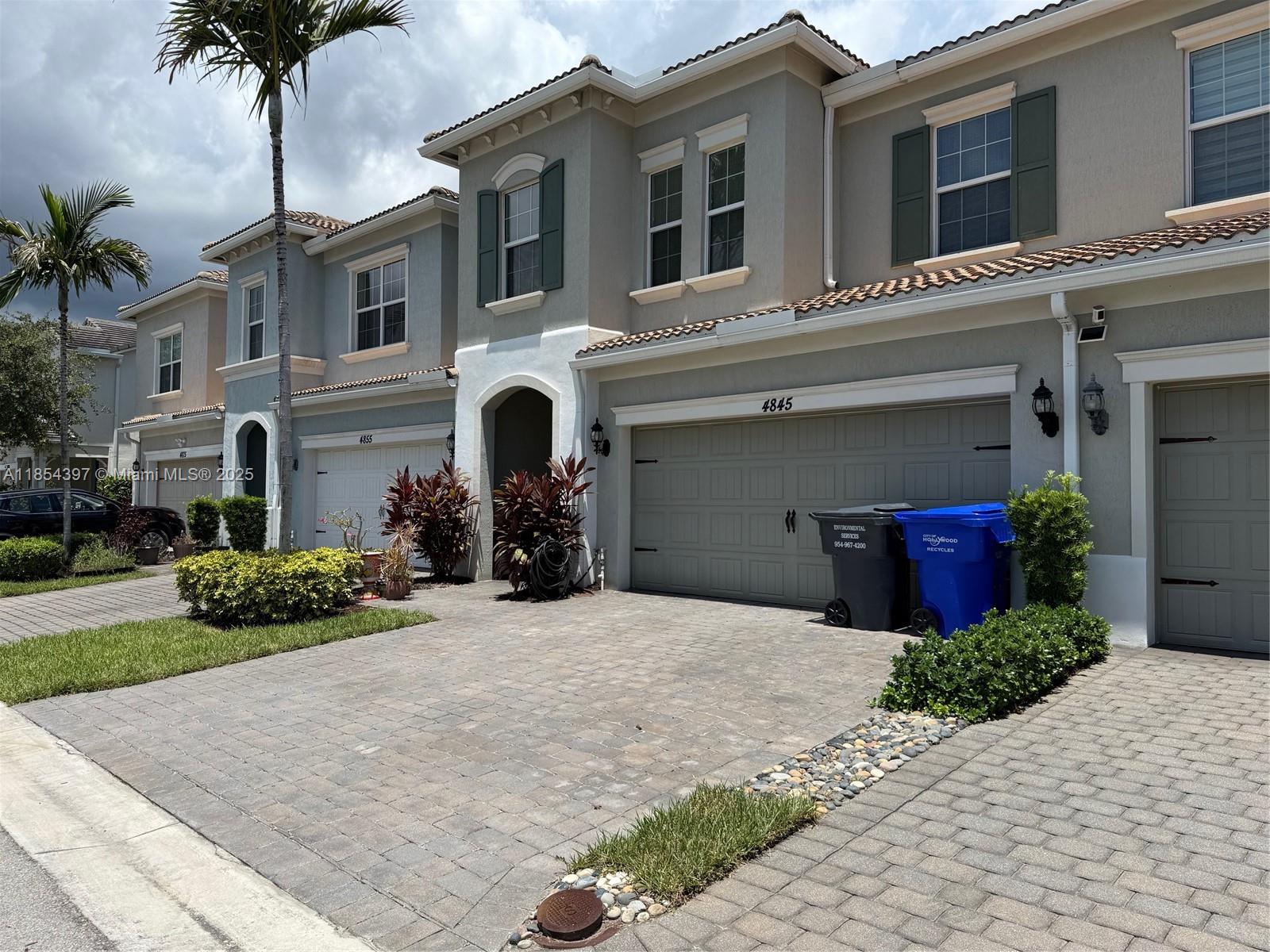 See details 4845 3 / 3 1929 sq. ft. $ 2025-08-07 0 Photo
