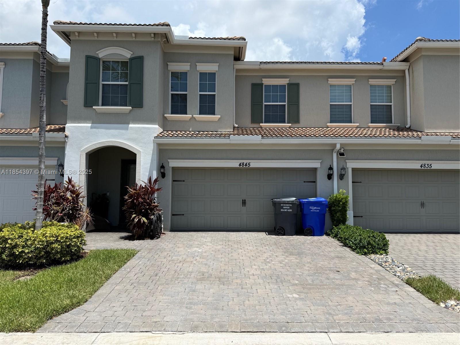 See details 4845 3 / 3 1929 sq. ft. $ 2025-08-07 0 Photo