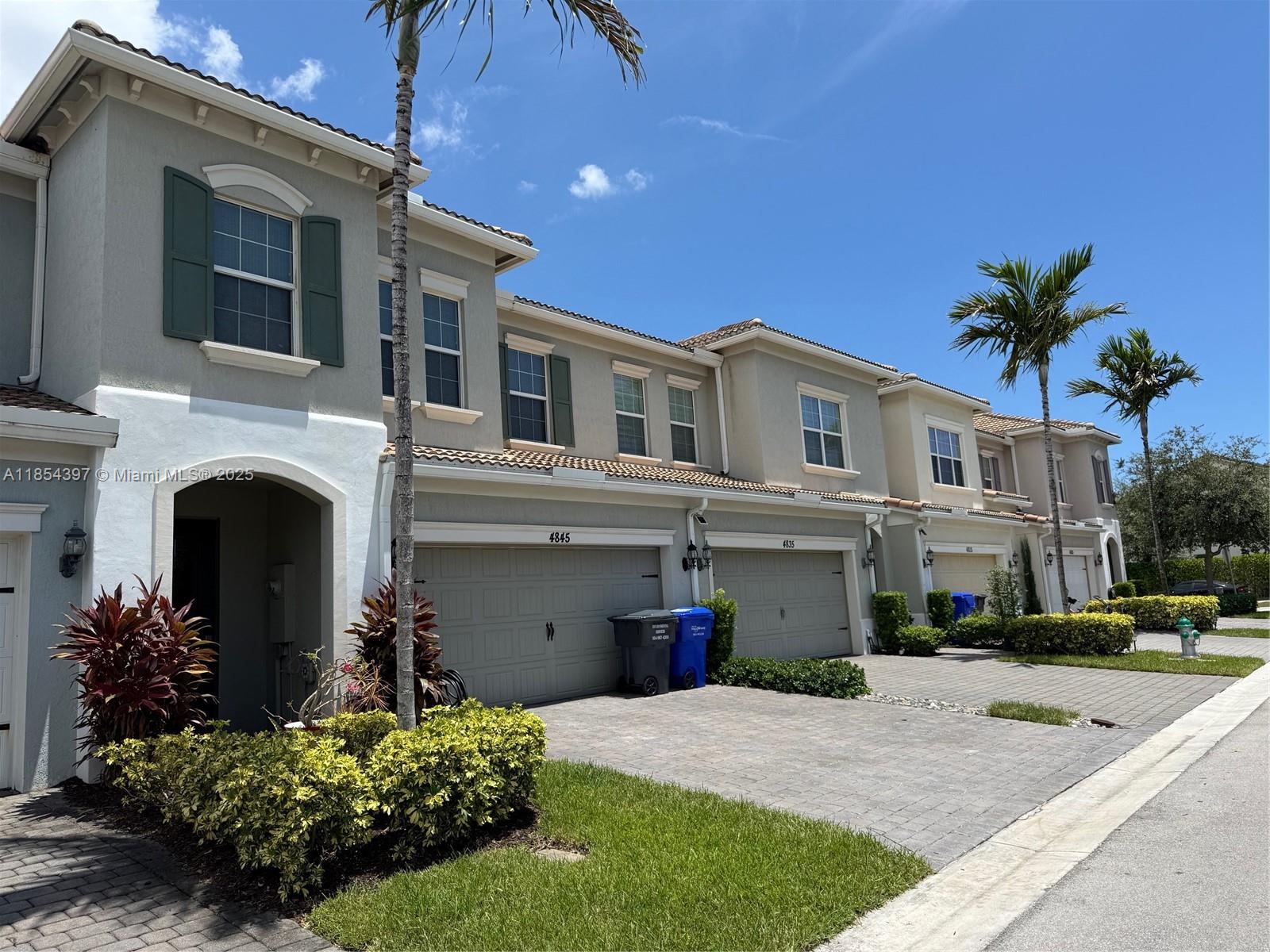 See details 4845 3 / 3 1929 sq. ft. $ 2025-08-07 0 Photo