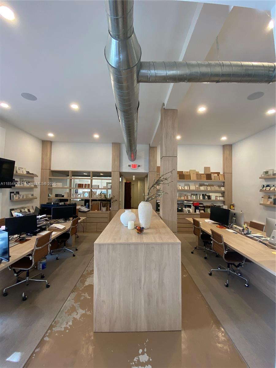 Подробнее / кв.футов $ 2026-03-15 0 Фото