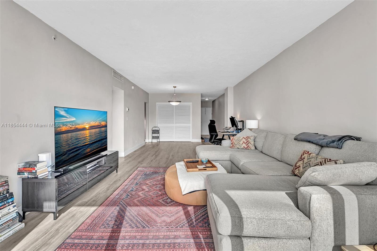 Photo of 3000 Ocean Dr  #1210, Hollywood, Florida, 33019 - 
