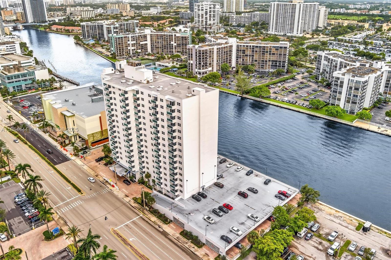Photo of 3000 Ocean Dr  #1210, Hollywood, Florida, 33019 - 