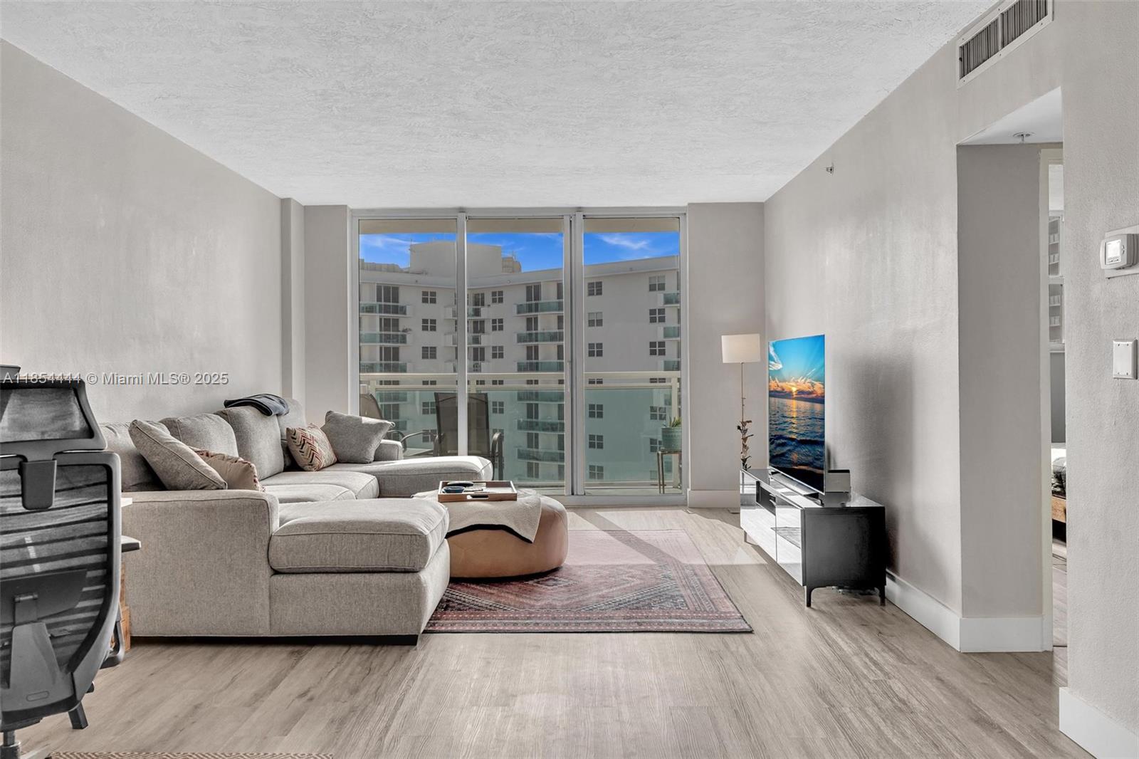 Photo of 3000 Ocean Dr  #1210, Hollywood, Florida, 33019 - 