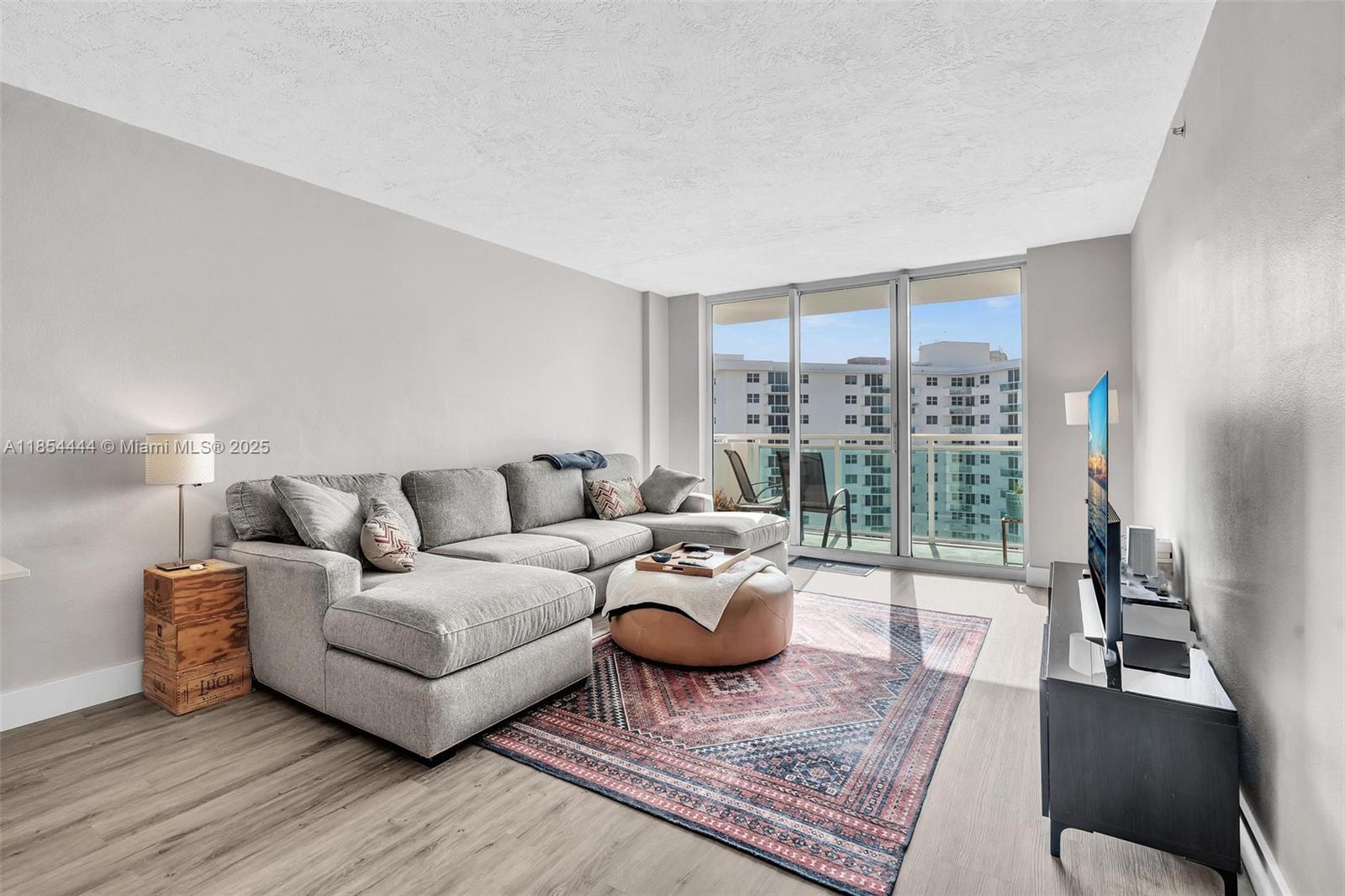 Photo of 3000 Ocean Dr  #1210, Hollywood, Florida, 33019 - 