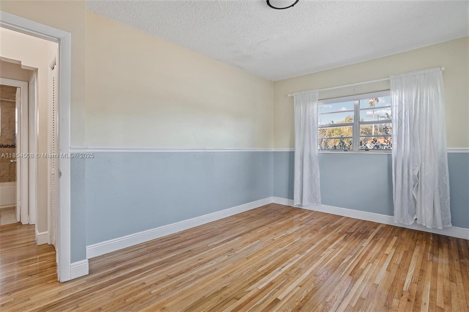 See details / 1899 sq. ft. $ 2025-08-07 0 Photo
