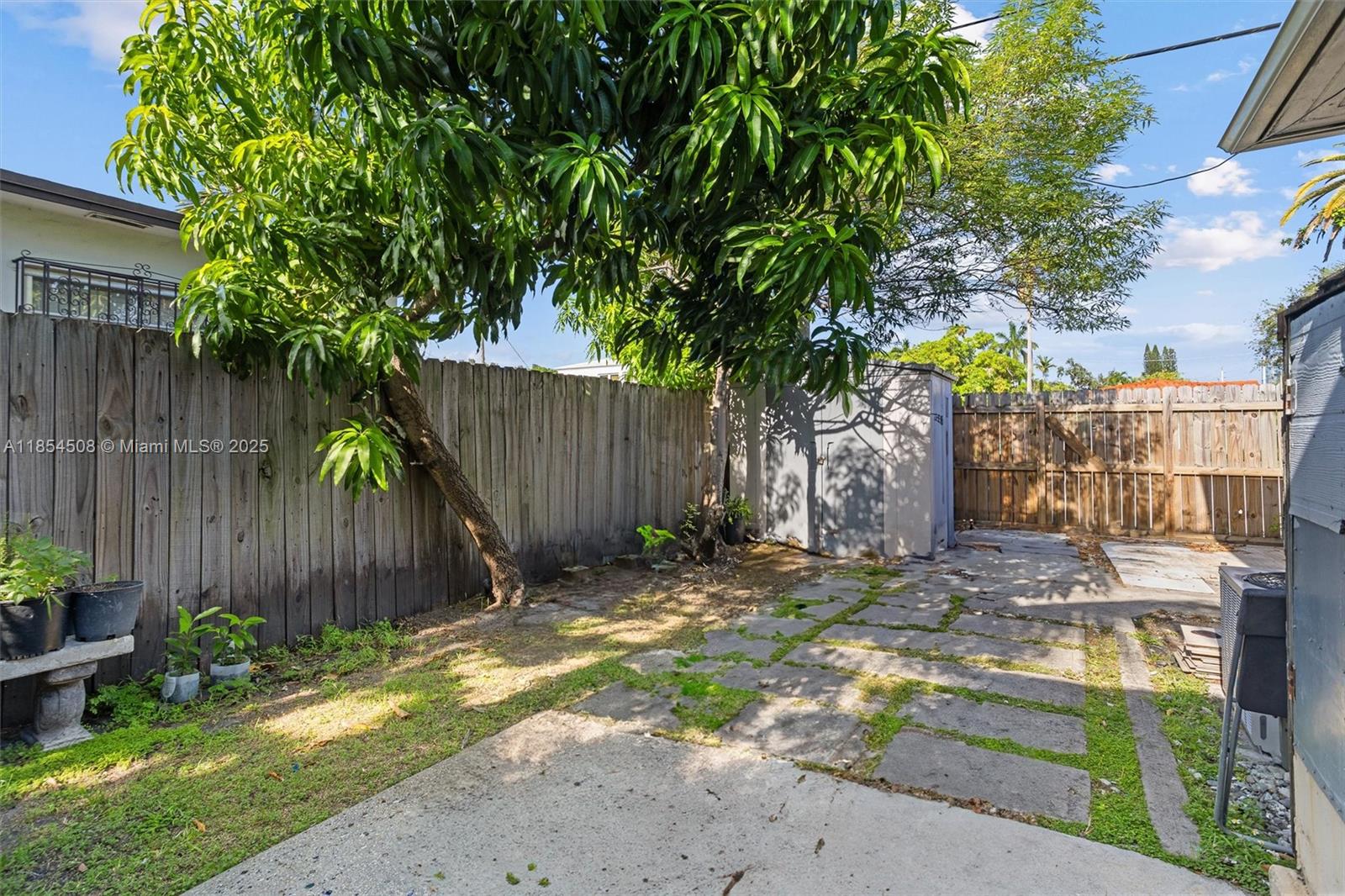 See details / 1899 sq. ft. $ 2025-08-07 0 Photo