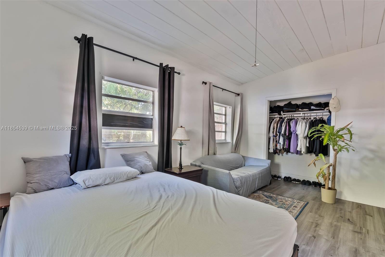 See details / sq. ft. $ 2025-08-07 0 Photo