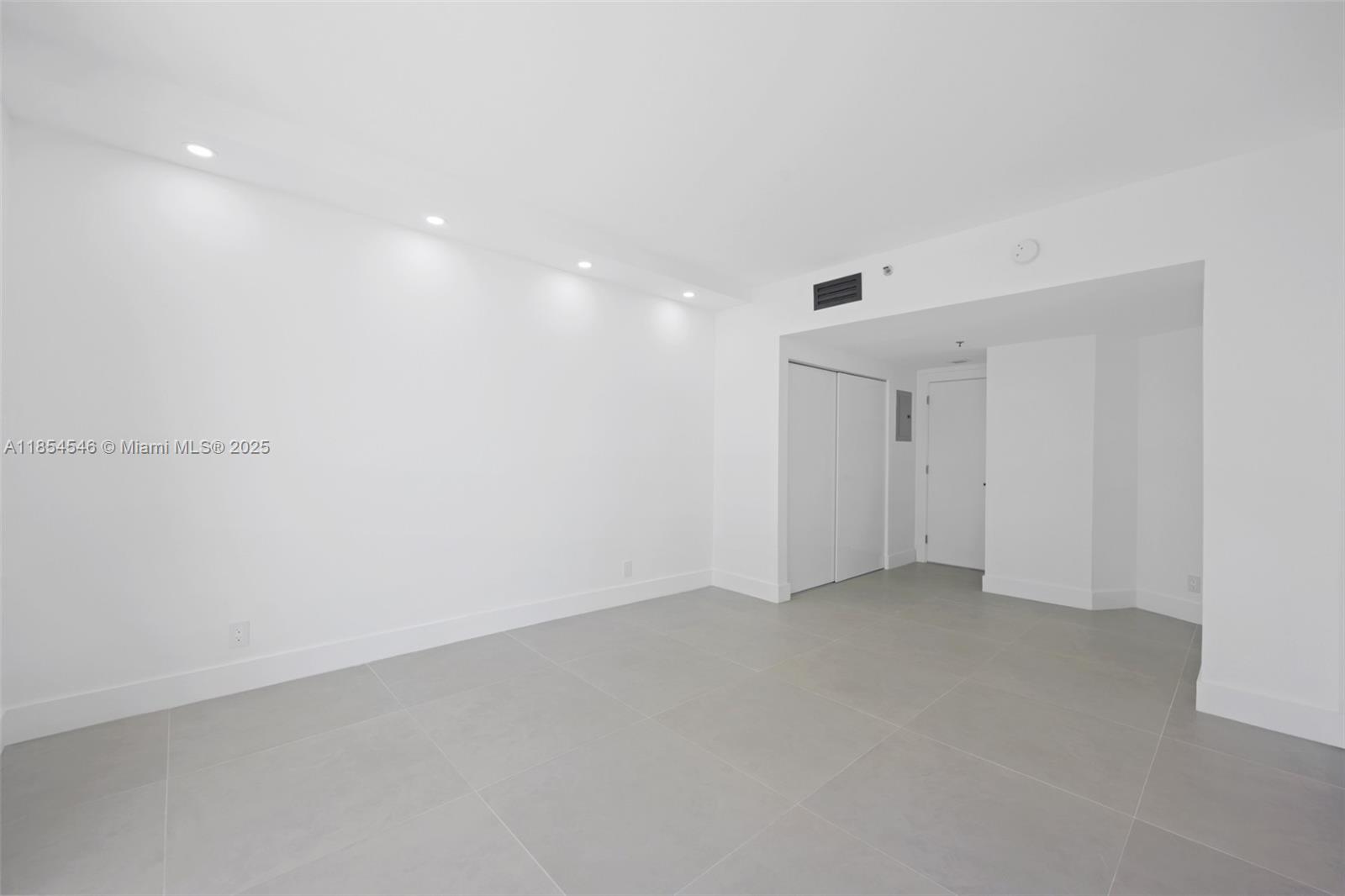 Photo of 20281 Country Club Dr  #1008, Aventura, Florida, 33180 - 