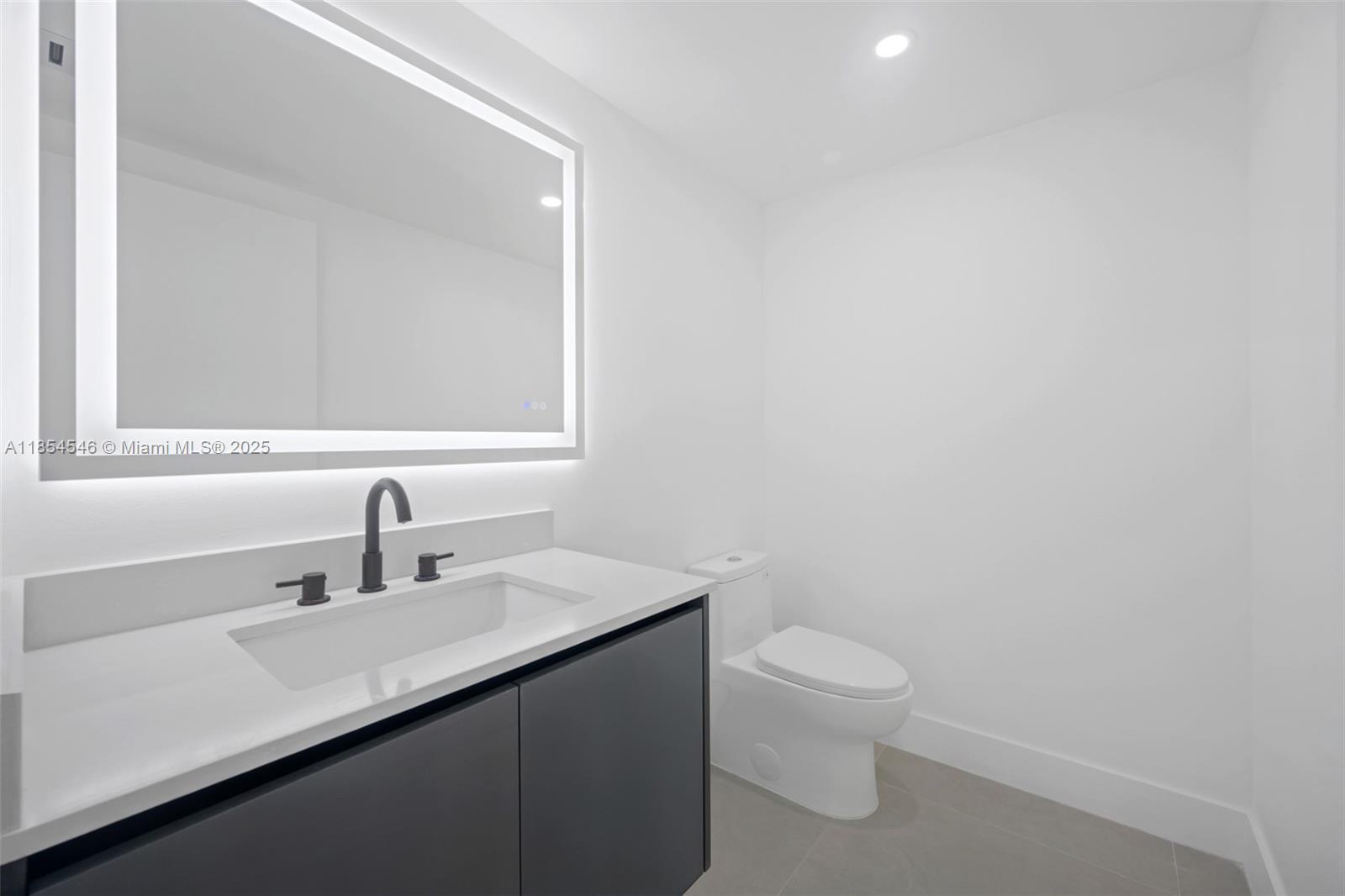 Photo of 20281 Country Club Dr  #1008, Aventura, Florida, 33180 - 