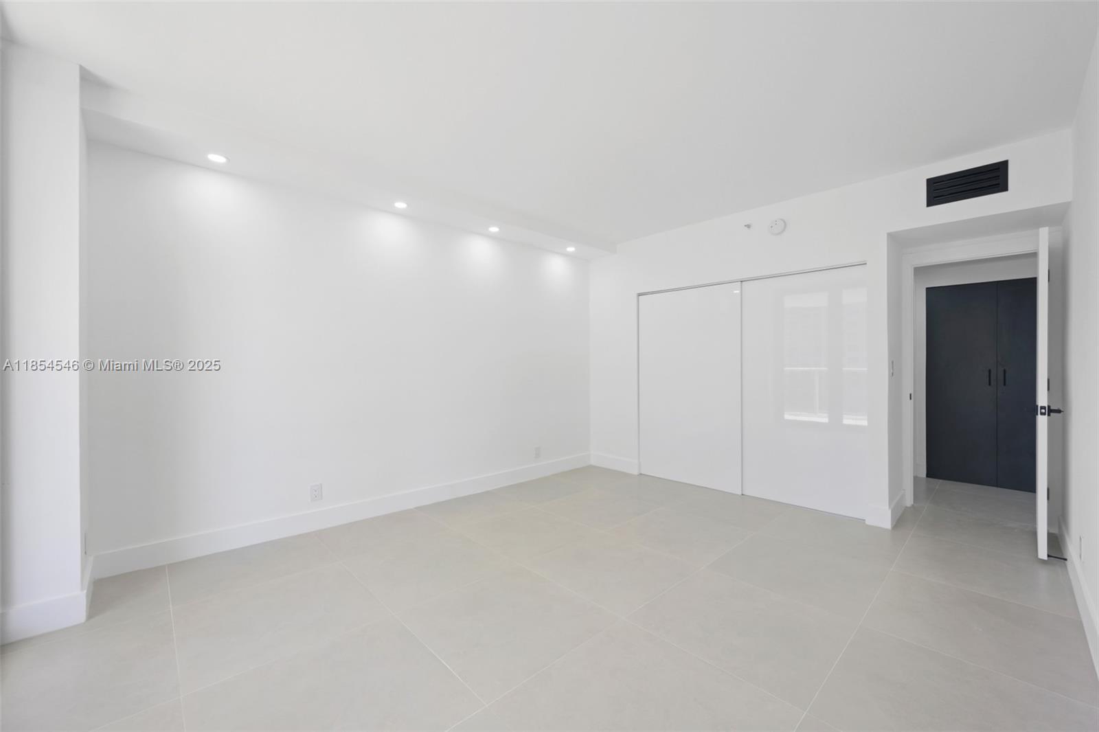 Photo of 20281 Country Club Dr  #1008, Aventura, Florida, 33180 - 