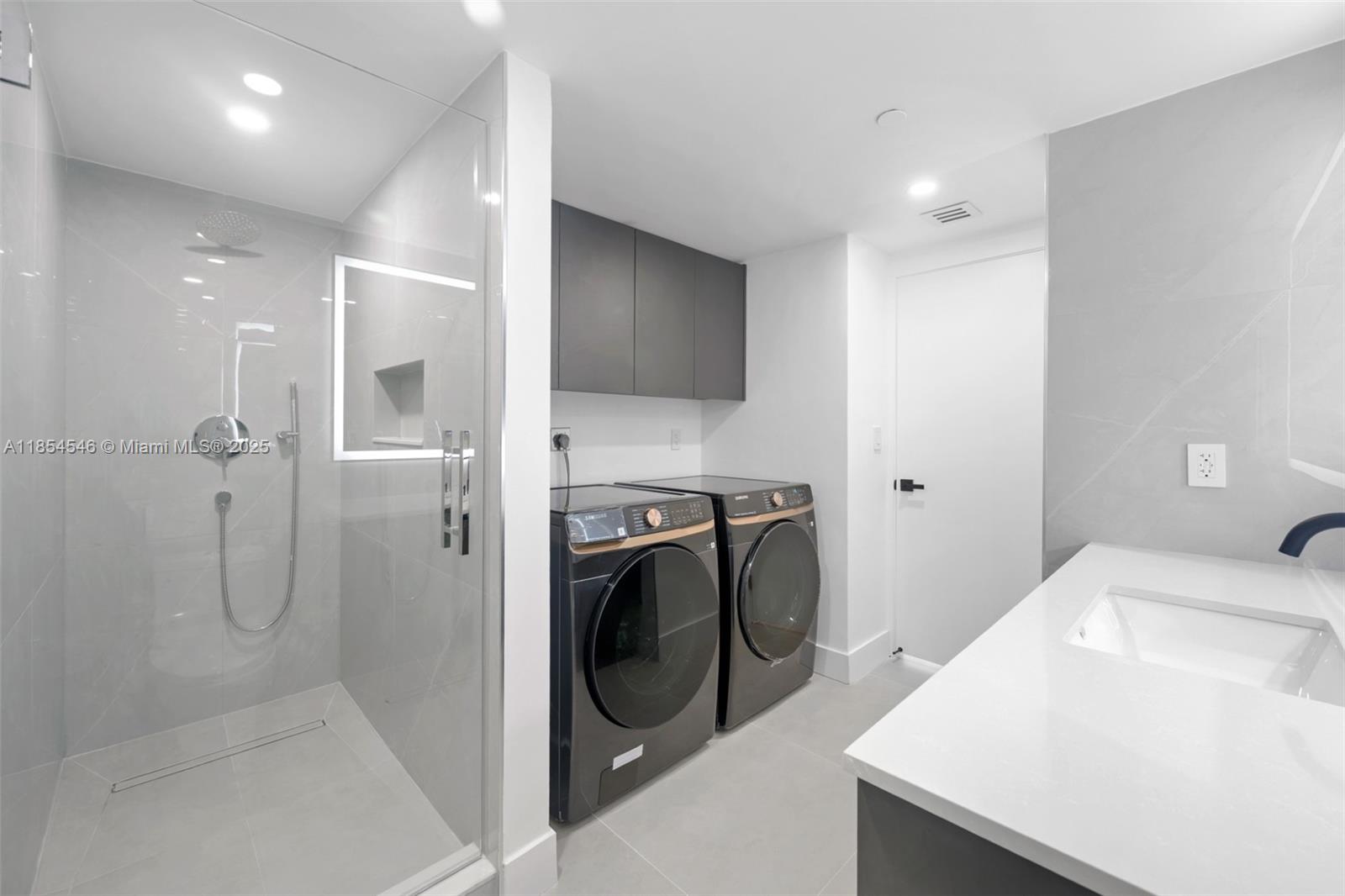Photo of 20281 Country Club Dr  #1008, Aventura, Florida, 33180 - 
