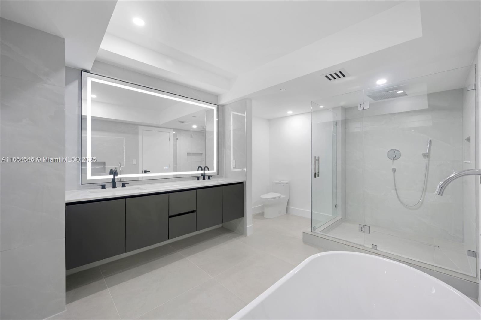 Photo of 20281 Country Club Dr  #1008, Aventura, Florida, 33180 - 