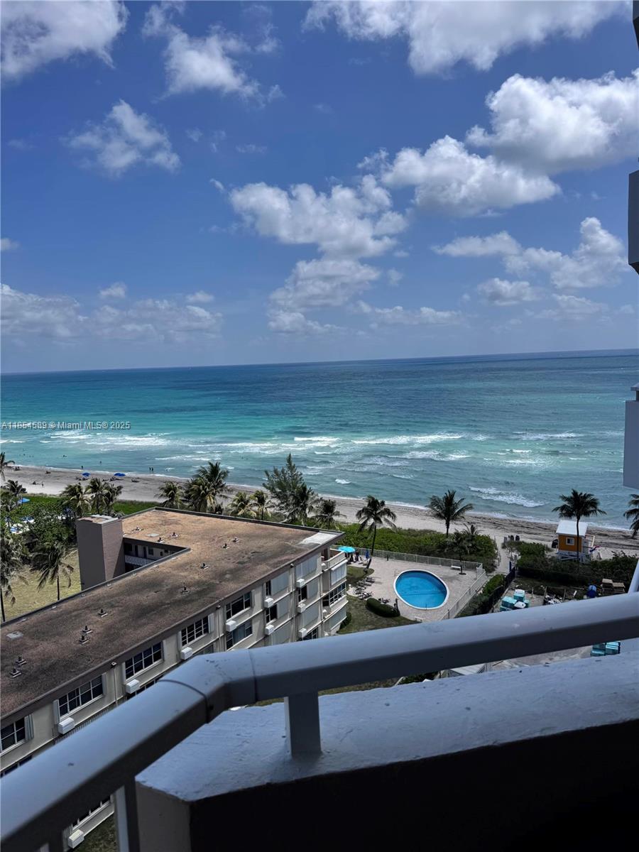 See details 11D 1 / 2 870 sq. ft. $ 2025-08-07 0 Photo