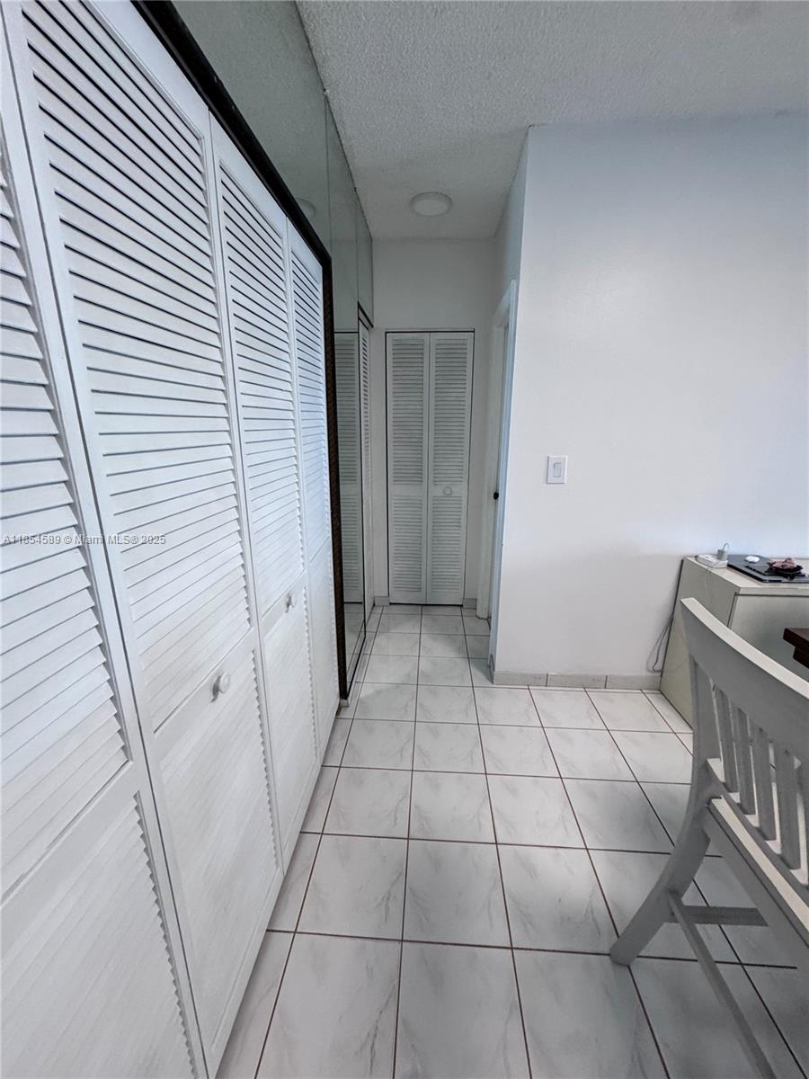 See details 11D 1 / 2 870 sq. ft. $ 2025-08-07 0 Photo