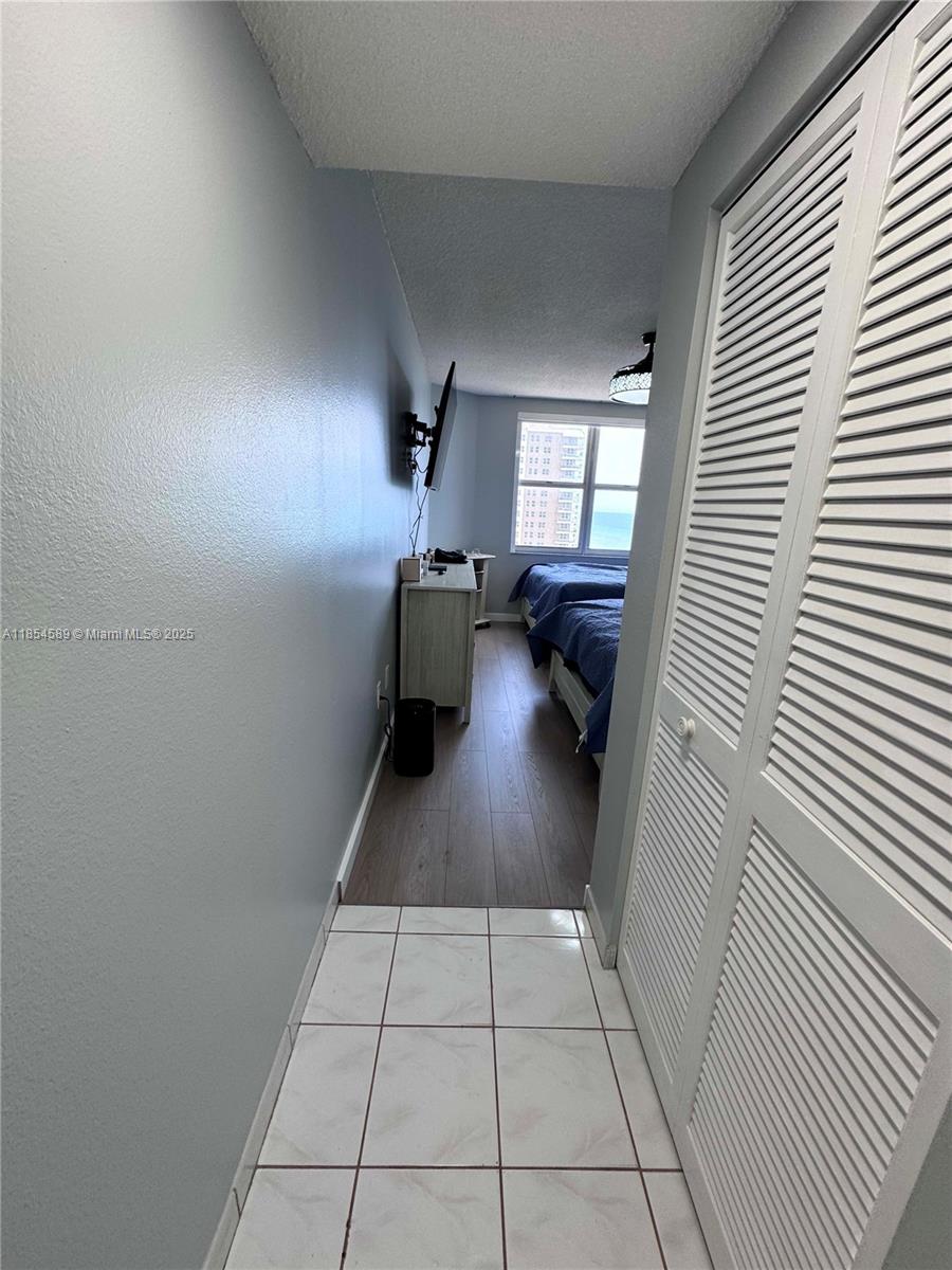 See details 11D 1 / 2 870 sq. ft. $ 2025-08-07 0 Photo