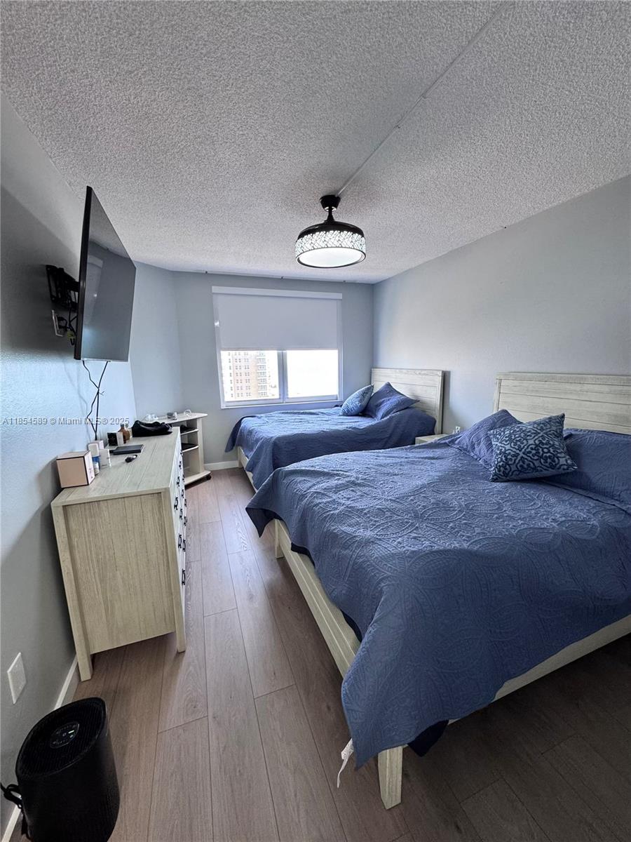 See details 11D 1 / 2 870 sq. ft. $ 2025-08-07 0 Photo