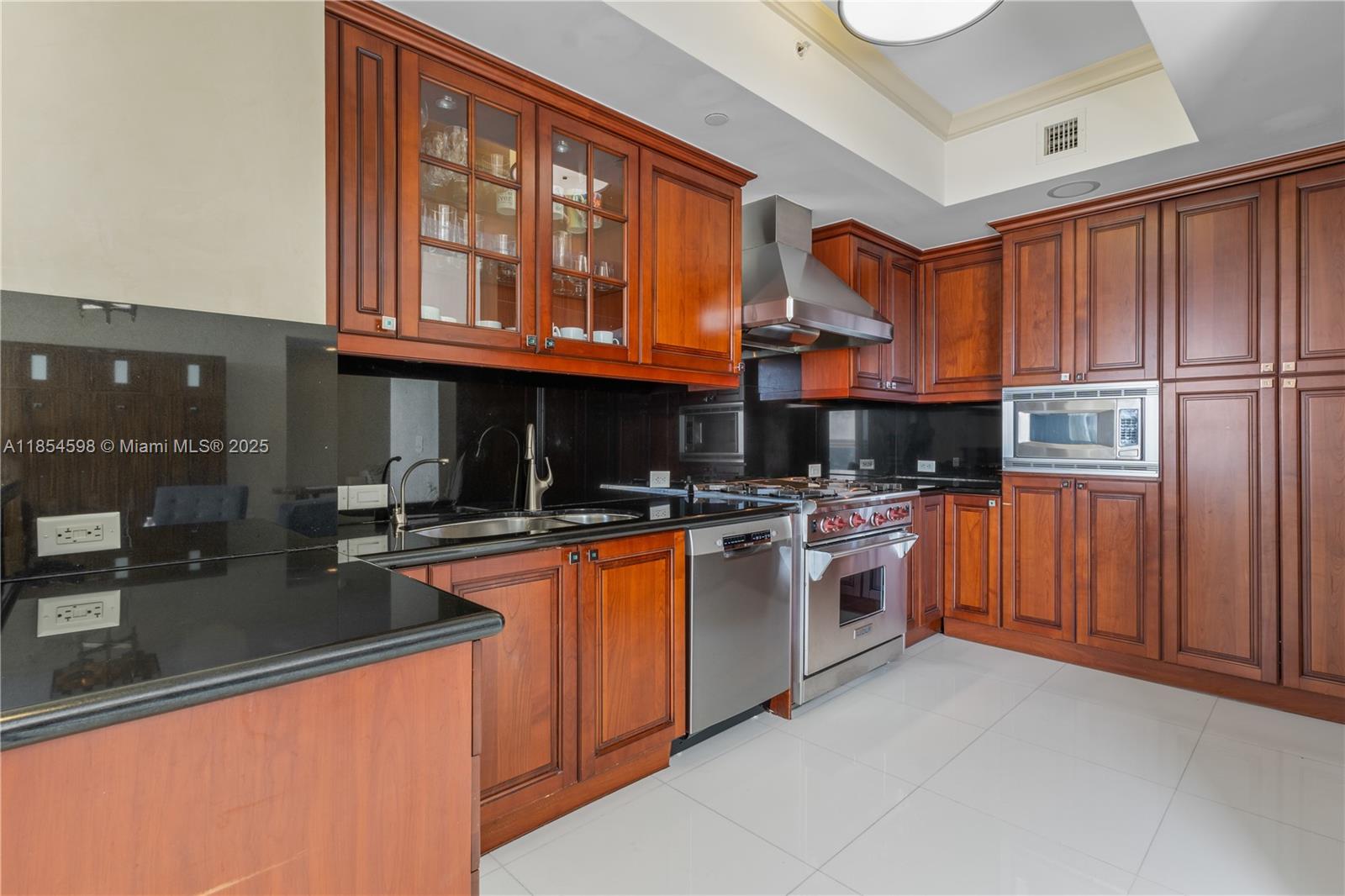 See details 705 3 / 3 2214 sq. ft. $ 2025-08-07 0 Photo