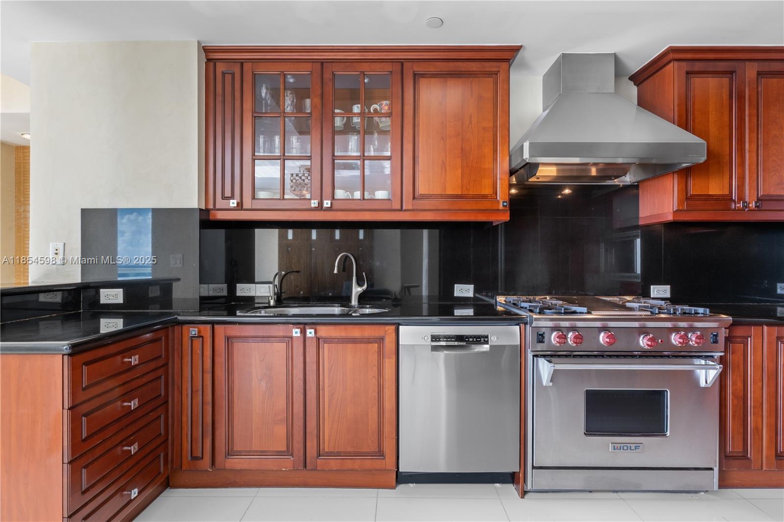 See details 705 3 / 3 2214 sq. ft. $ 2025-08-07 0 Photo