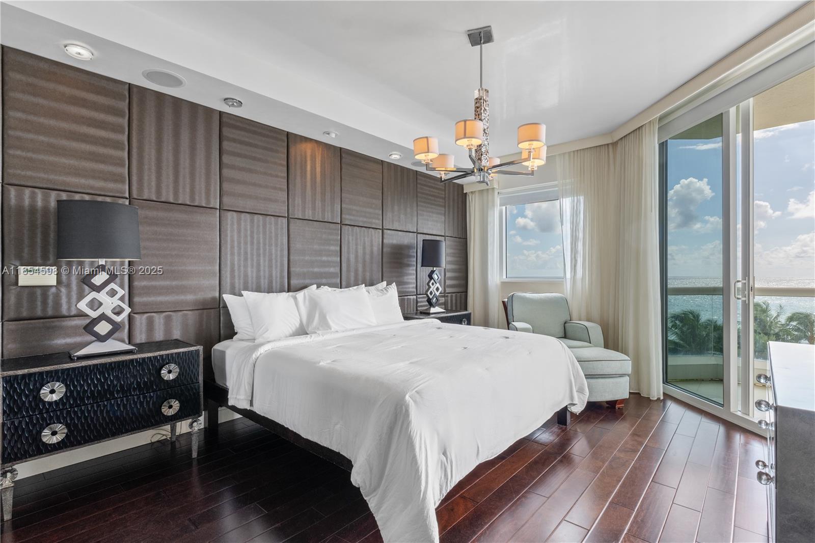 See details 705 3 / 3 2214 sq. ft. $ 2025-08-07 0 Photo