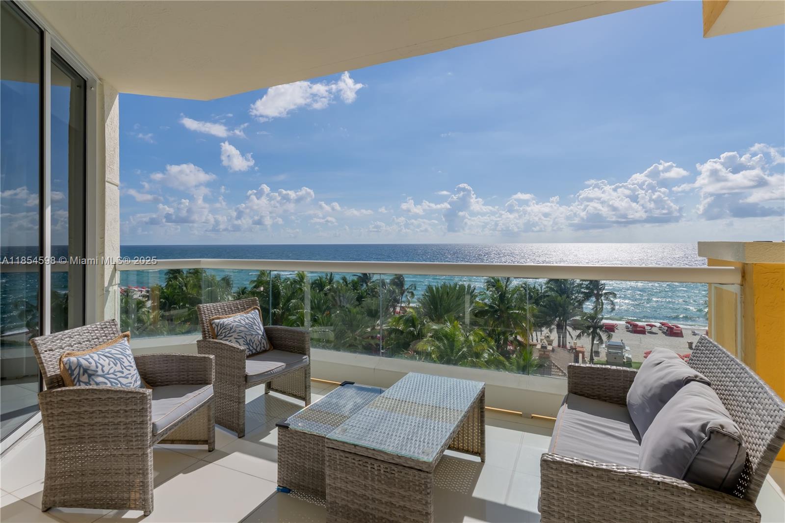 See details 705 3 / 3 2214 sq. ft. $ 2025-08-07 0 Photo