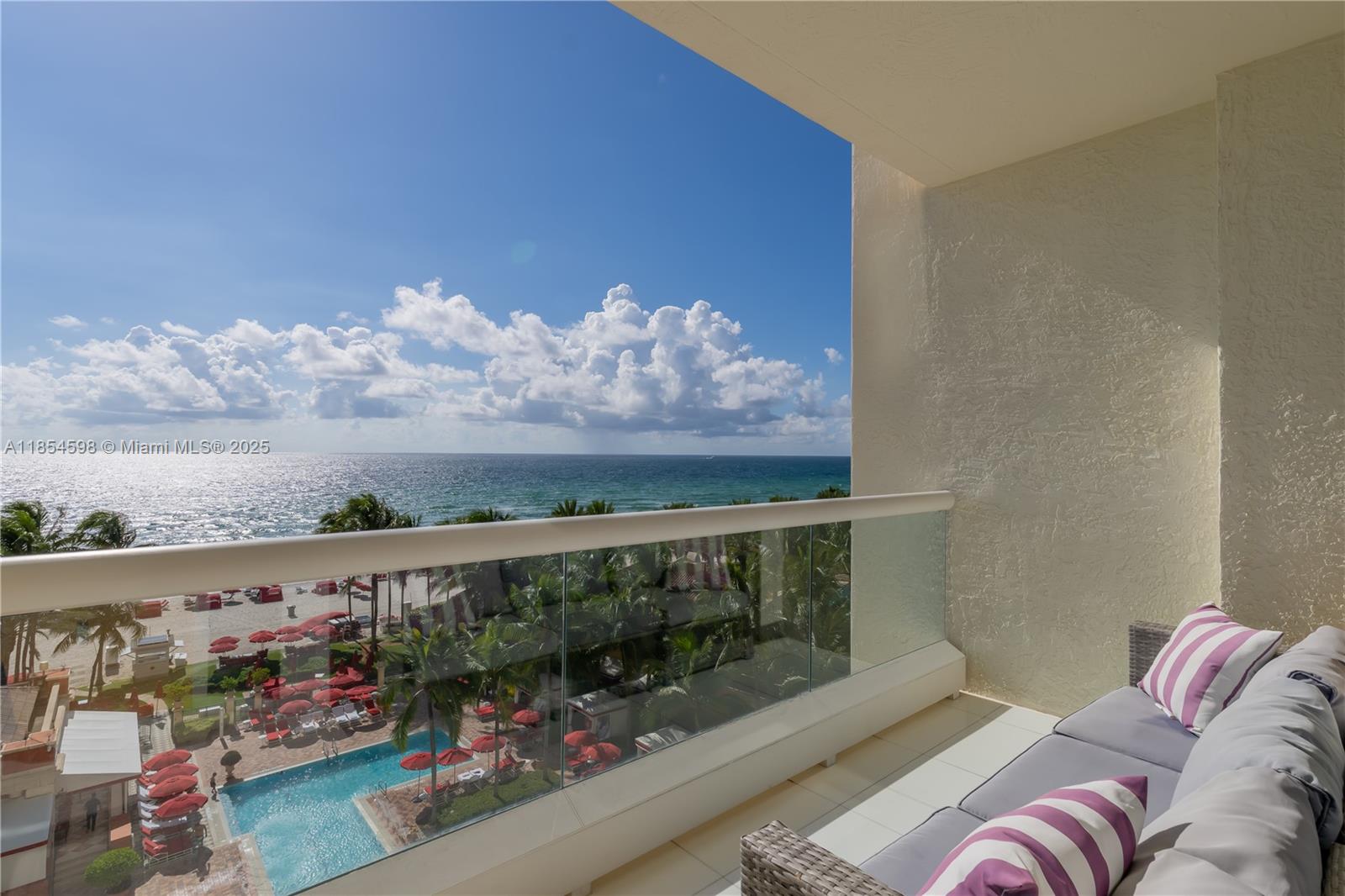 See details 705 3 / 3 2214 sq. ft. $ 2025-08-07 0 Photo