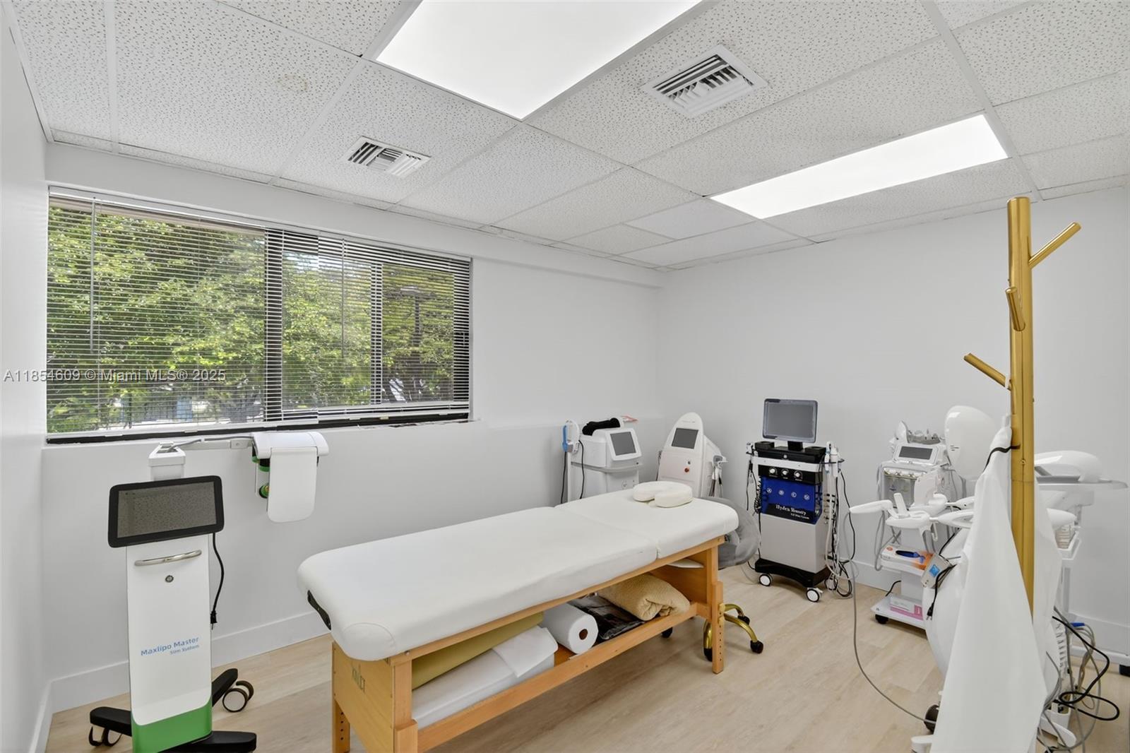 See details / sq. ft. $ 2025-08-07 0 Photo