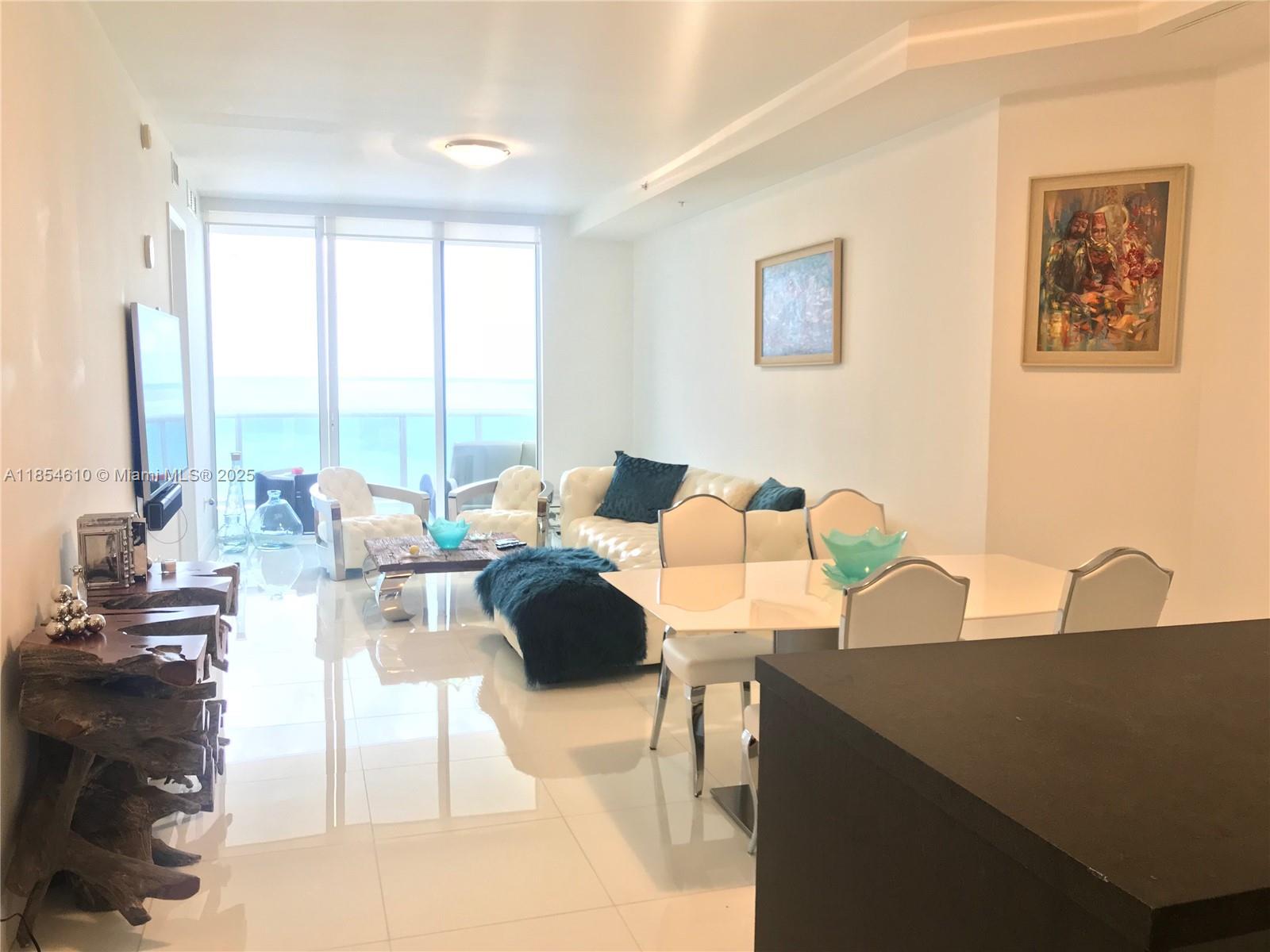 Ver detalles 3302 1 / 2 958 sq. ft. $ 2025-08-07 0 foto