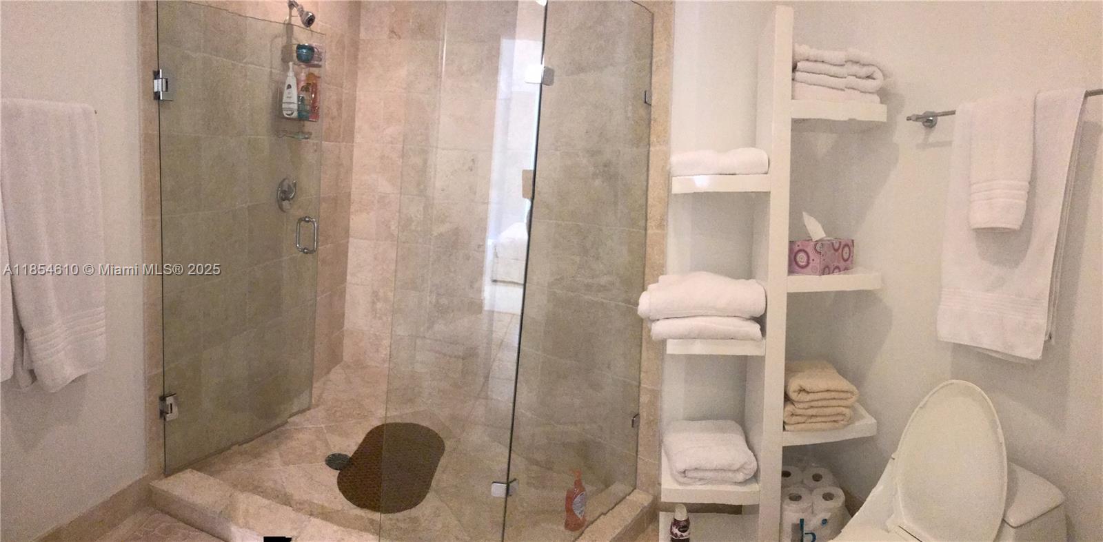 Ver detalles 3302 1 / 2 958 sq. ft. $ 2025-08-07 0 foto