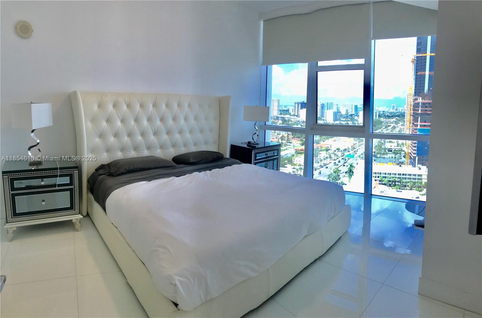Ver detalles 3302 1 / 2 958 sq. ft. $ 2025-08-07 0 foto
