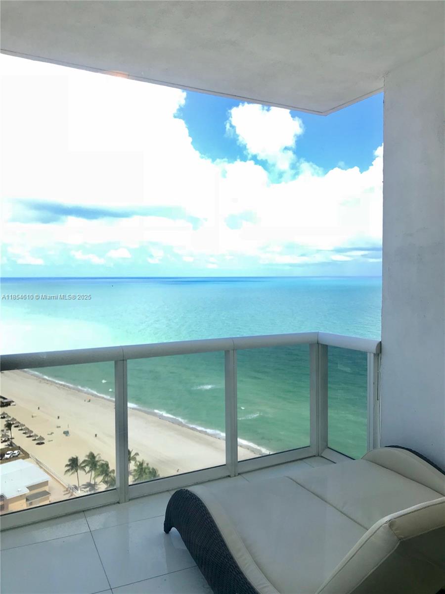 Ver detalles 3302 1 / 2 958 sq. ft. $ 2025-08-07 0 foto