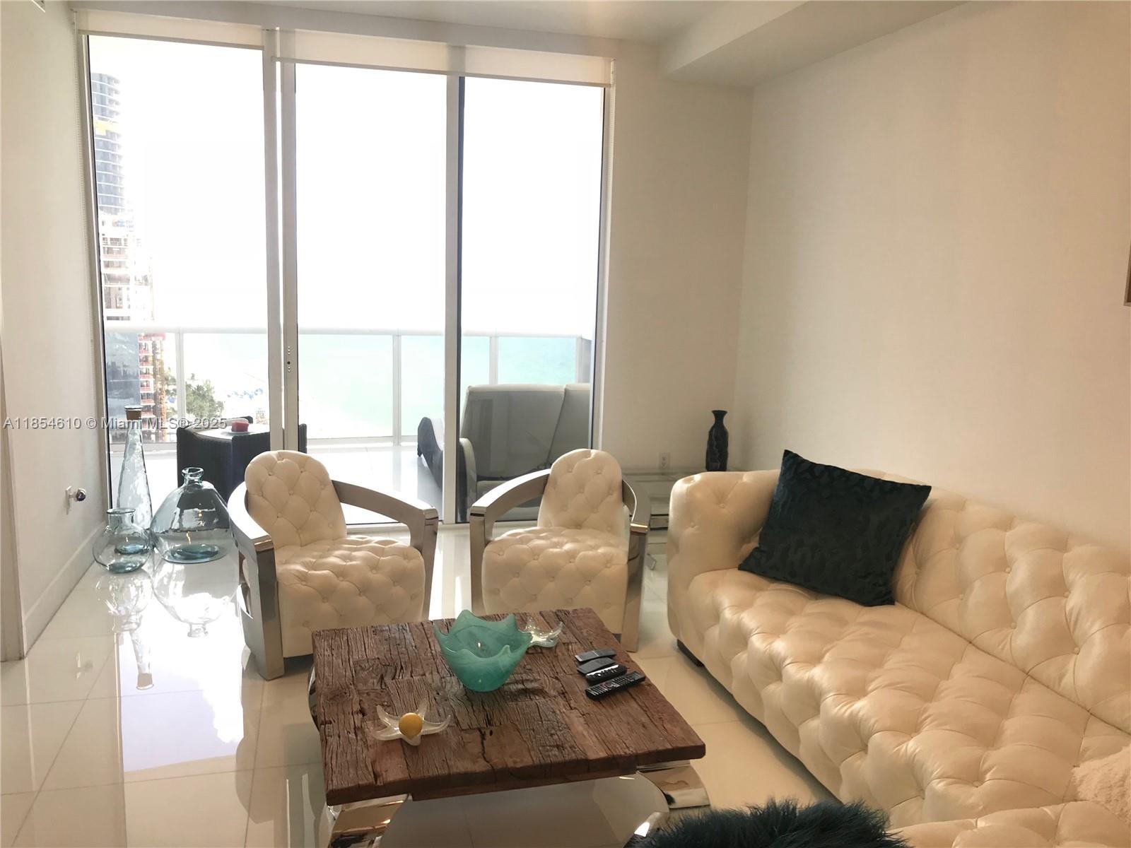 Ver detalles 3302 1 / 2 958 sq. ft. $ 2025-08-07 0 foto