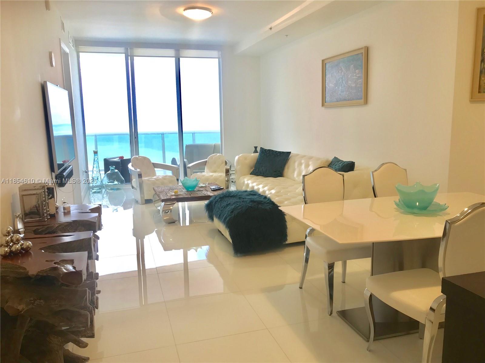 Ver detalles 3302 1 / 2 958 sq. ft. $ 2025-08-07 0 foto