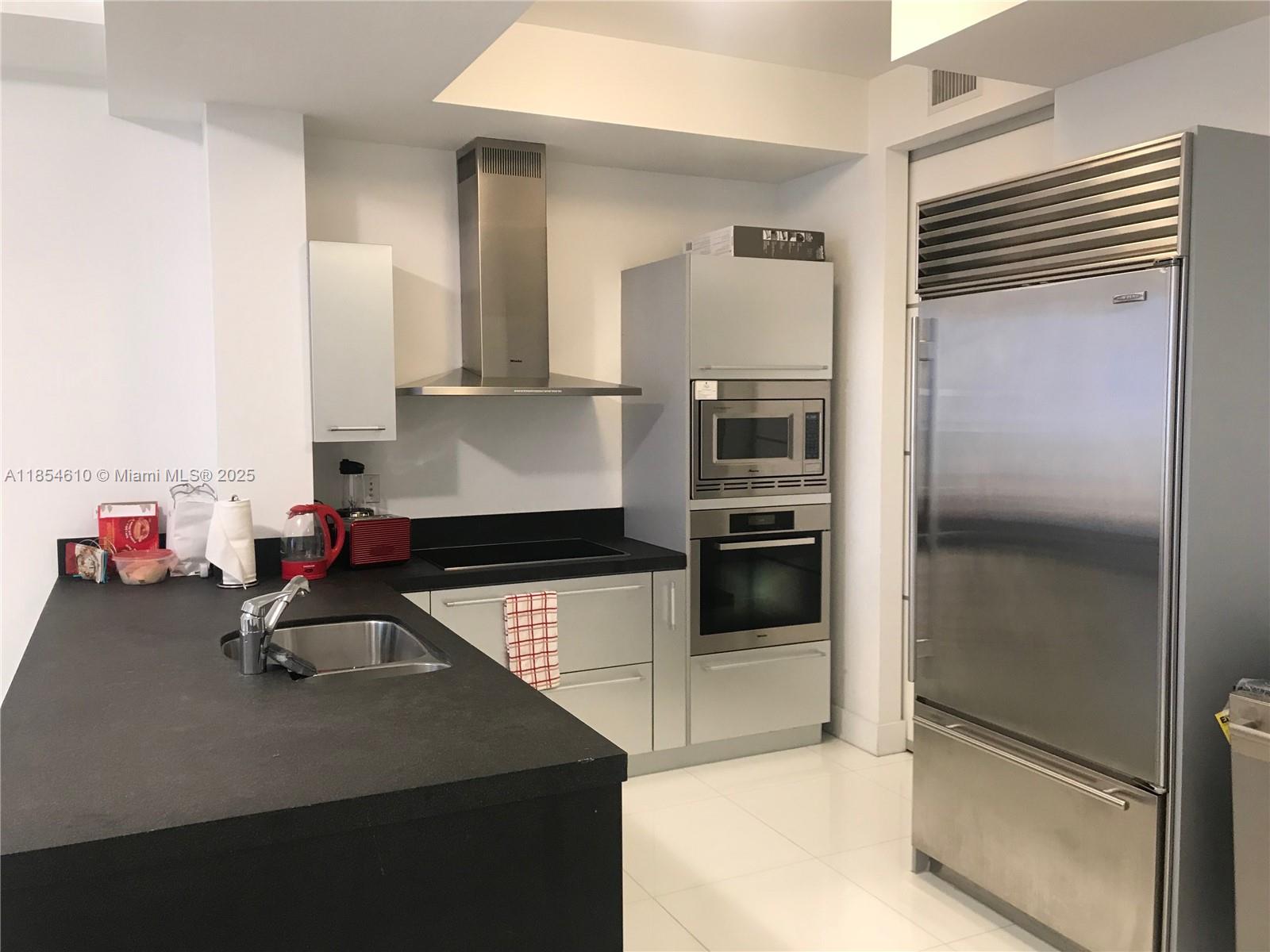 Ver detalles 3302 1 / 2 958 sq. ft. $ 2025-08-07 0 foto
