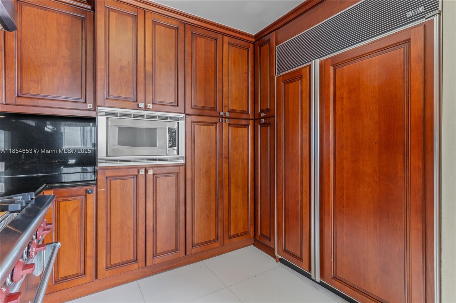 See details 705 3 / 3 2214 sq. ft. $ 2025-08-07 0 Photo
