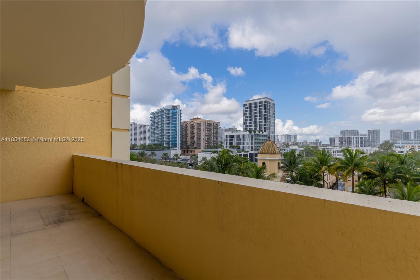 See details 705 3 / 3 2214 sq. ft. $ 2025-08-07 0 Photo