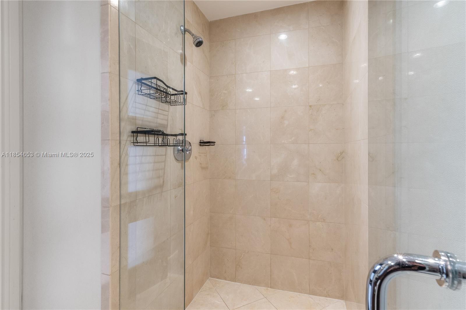 See details 705 3 / 3 2214 sq. ft. $ 2025-08-07 0 Photo
