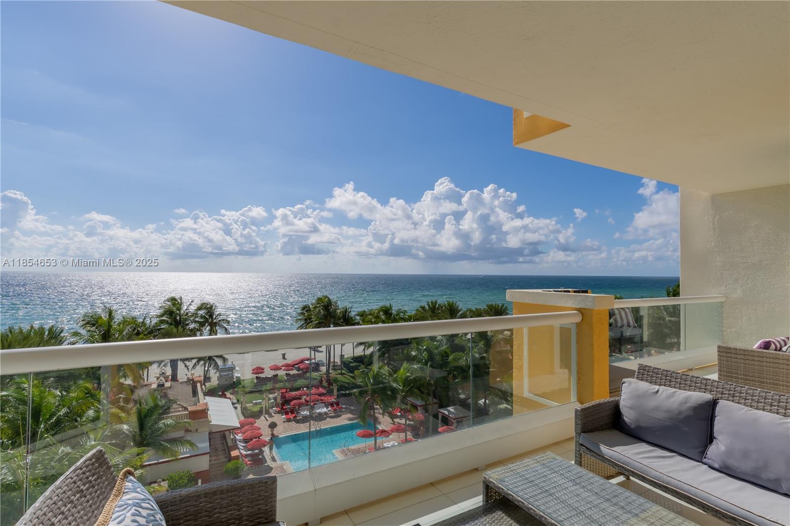 See details 705 3 / 3 2214 sq. ft. $ 2025-08-07 0 Photo