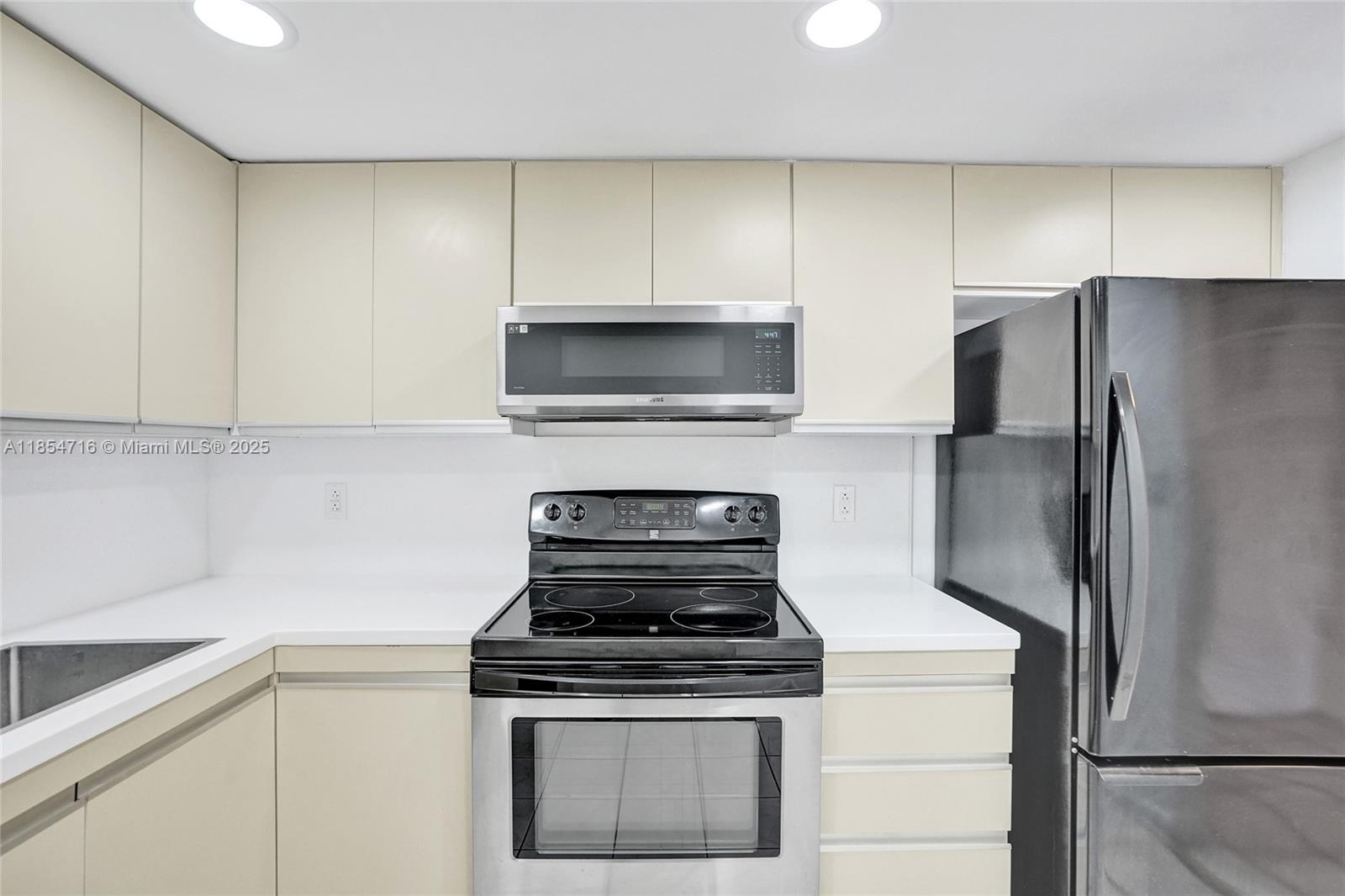 Photo of 2500 Parkview Dr  #1811, Hallandale Beach, Florida, 33009 - 