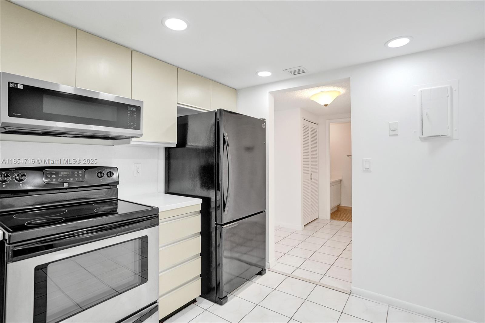 Photo of 2500 Parkview Dr  #1811, Hallandale Beach, Florida, 33009 - 