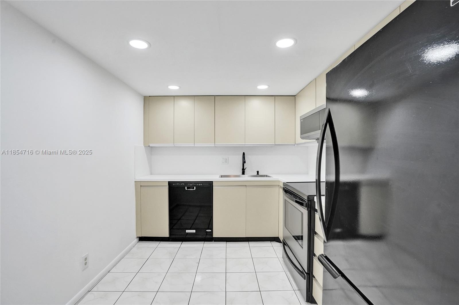 Photo of 2500 Parkview Dr  #1811, Hallandale Beach, Florida, 33009 - 