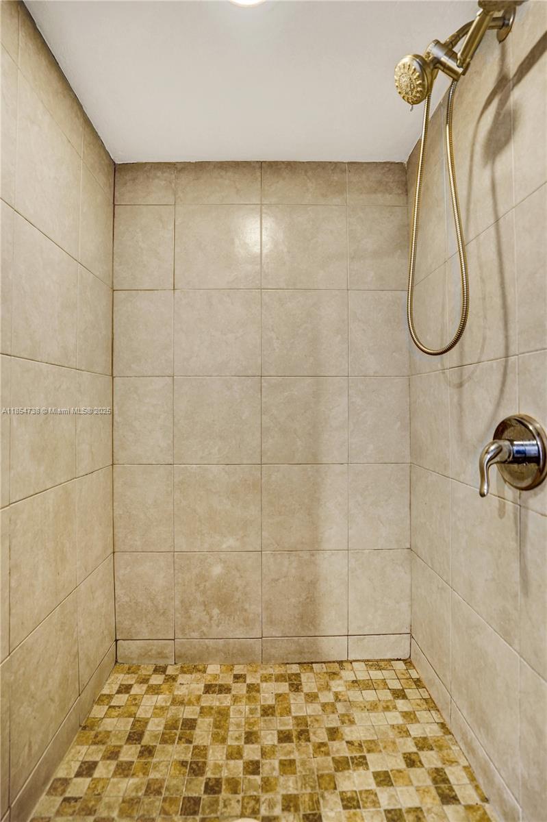 See details / 1125 sq. ft. $ 2025-08-07 0 Photo