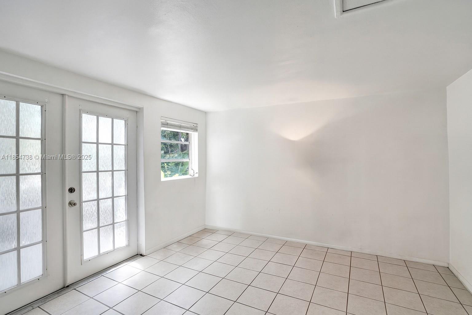 See details / 1125 sq. ft. $ 2025-08-07 0 Photo