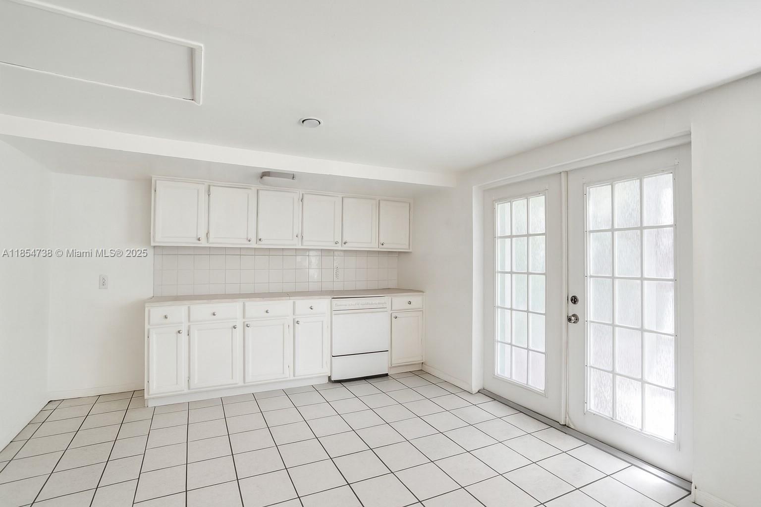 See details / 1125 sq. ft. $ 2025-08-07 0 Photo