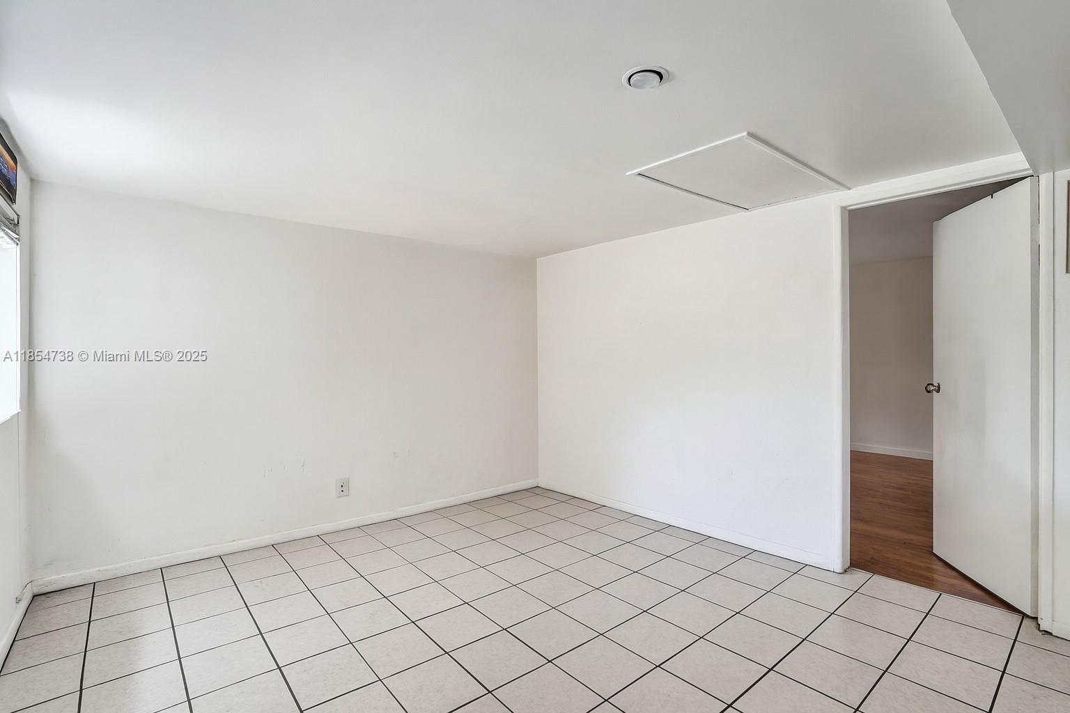 See details / 1125 sq. ft. $ 2025-08-07 0 Photo